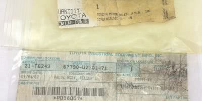 NEW! TOYOTA 67790-U2101-71 RELIEF VALVE ASSY FAST SHIP!!! (H149) 1