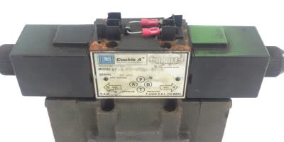 USED DOUBLE A VALVE QF-3-FF-10D1-TSPL-DC28 WITH BASE FAST SHIPPING (B389) 1