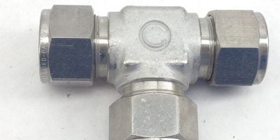 SWAGELOK 5/8” 316SS “T” FEMALE TUBING CONNECTOR (A876) 1