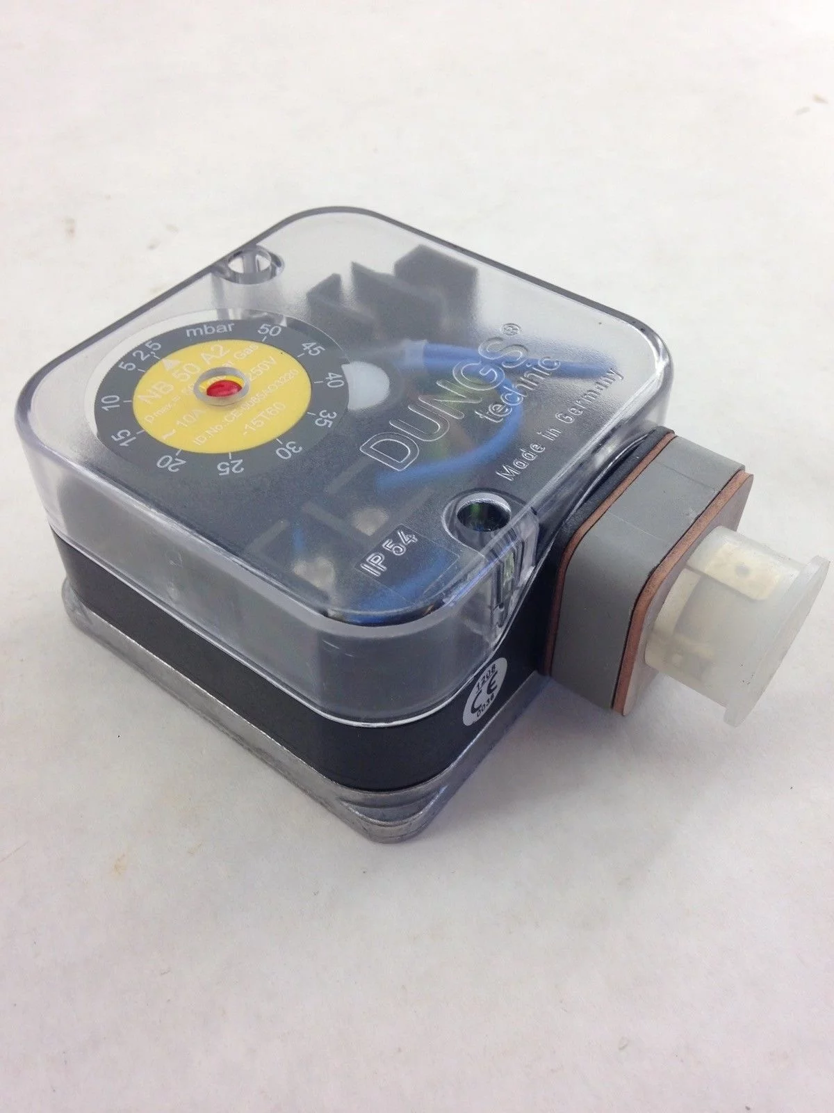 DUNGS TECHNIC IP54 AIR PRESSURE SWITCH (A765) 2
