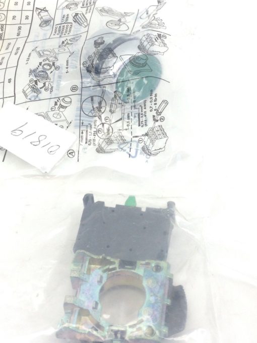 ALLEN BRADLEY 800FM-F3MX10 SERIES A FLUSH PUSH BUTTON GREEN (A758) 2