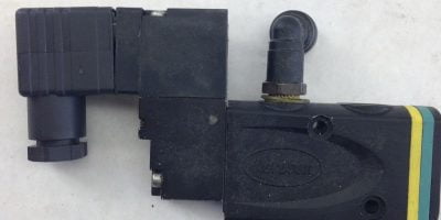 NORDSON 1055481 SOLENOID VALVE 24V-DC USED (A773) 1