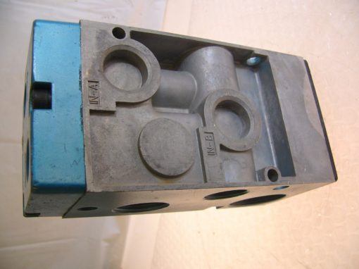 FAST SHIP!!! MAC SOLENOID VALVE MANIFOLD BASE 6511A-531-PM111DA NEW!!! (B189) 7