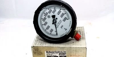 MCDANIEL CONTROLS AB80910 GLYCERIN FILLED PRESSURE GAUGE 0-5000 PSI 1/4” NPT G74 1