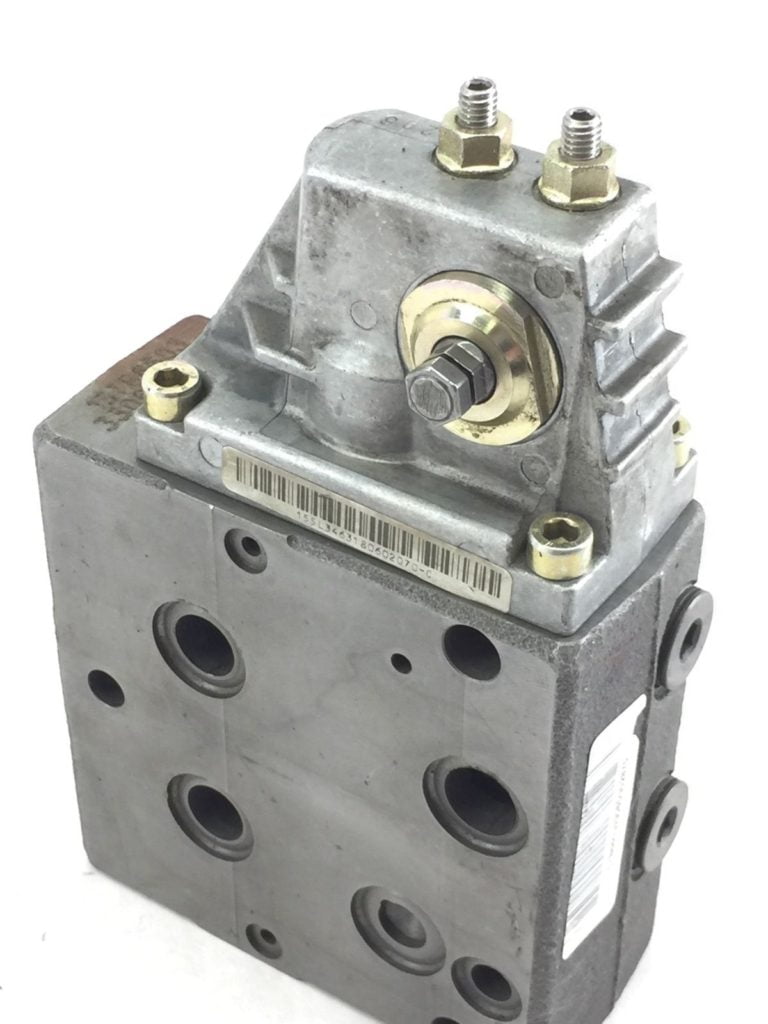 SAUER DANFOSS 155L3463180602070C, 157B66033306D302875 HYD PUMP VALVE(A228)