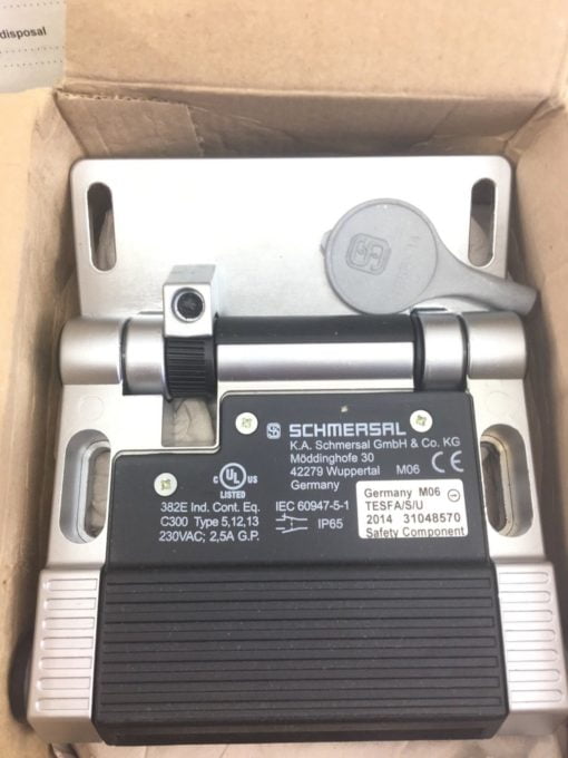 SCHMERSAL VAL0207454 HINGED SAFETY GATE SWITCH 101182711 (F289) 2