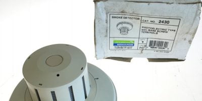NEW IN BOX Edwards 2430 Photoelectric Type Smoke Detector w/ Base Screw, (B190) 1