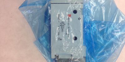 SMC SYJ712-5LOU-01F-Q SOLENOID PNEUMATIC VALVE (A766) 1