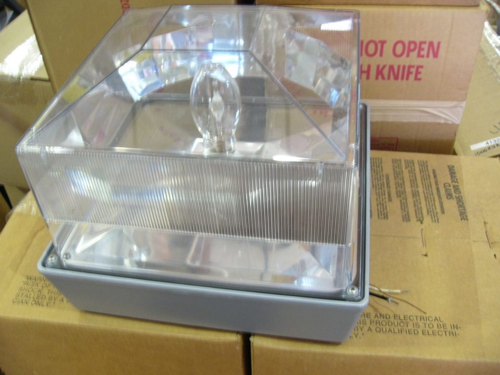 GENLYTE THOMAS WIDELITE HID LUMINAIRE (P14)