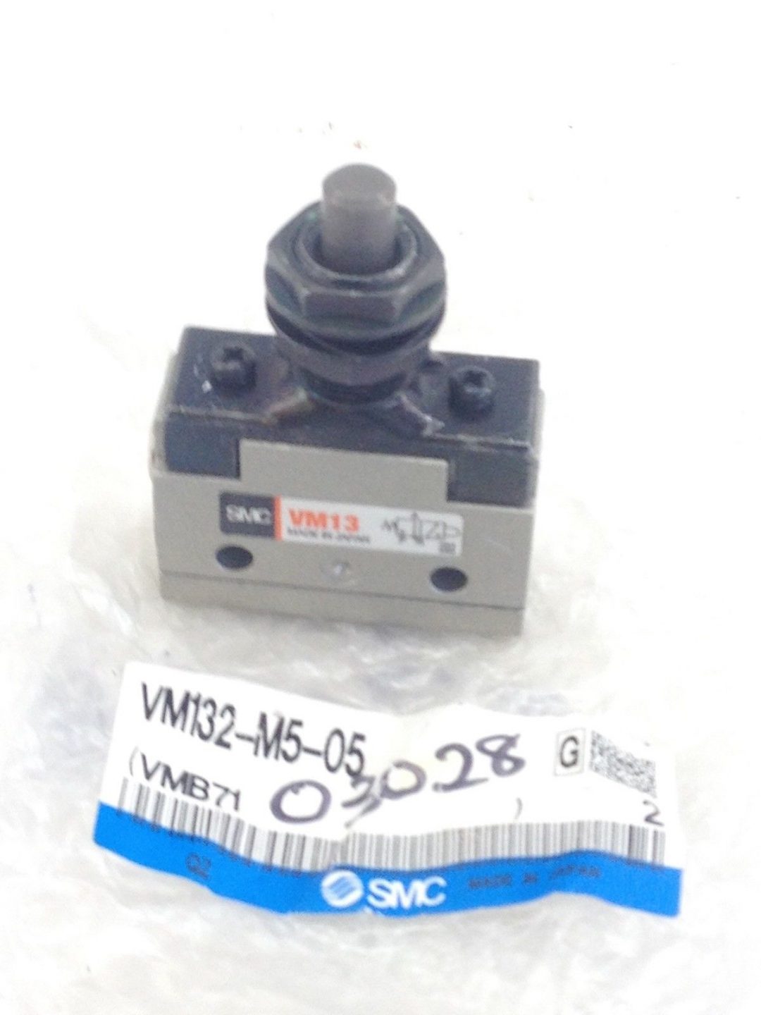 SMC VM132M505 PUSHBUTTON ACTUATED SWITCH (F14)