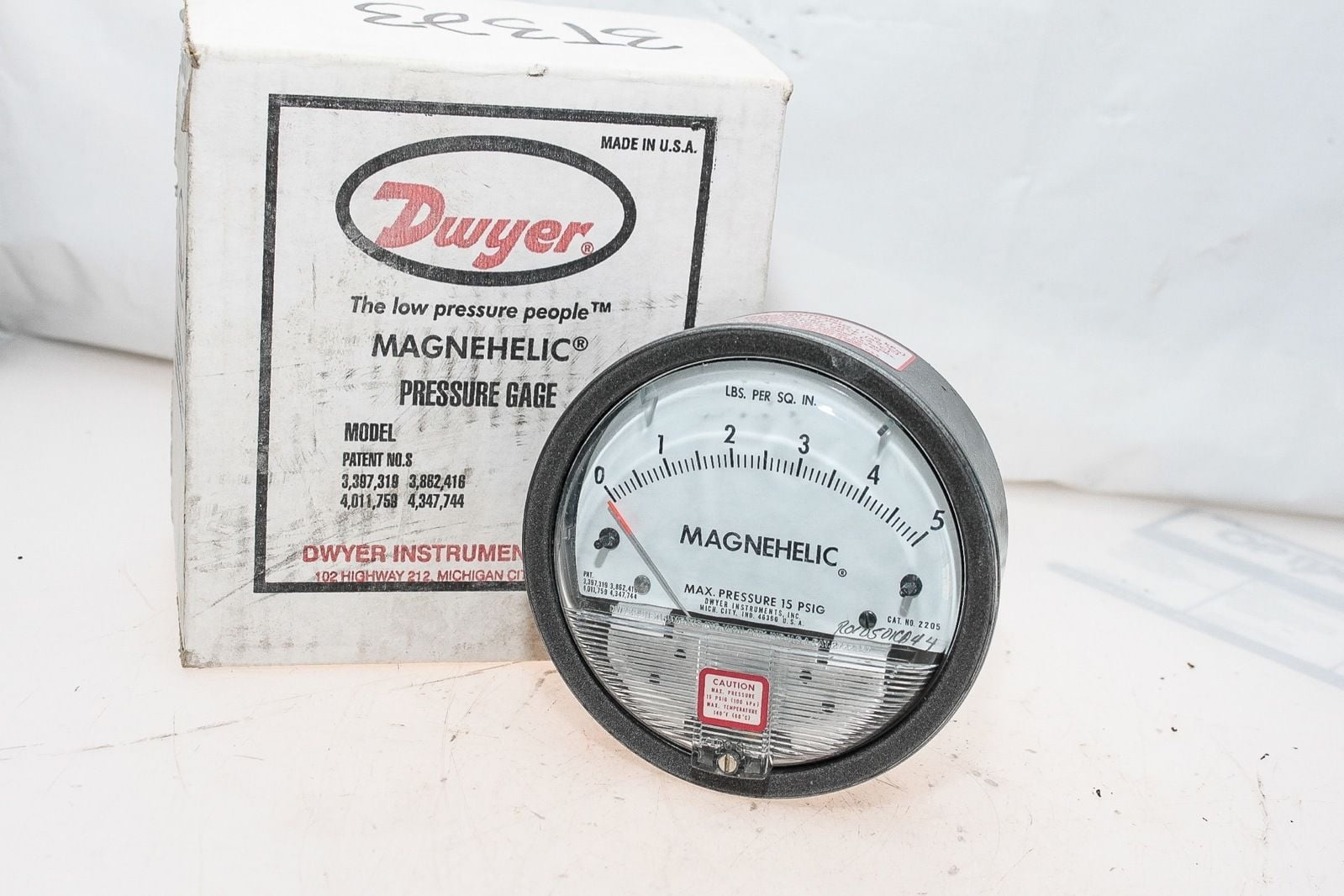 Dwyer magnehelic differential pressure gauge 0-10 lbs in. per sq 