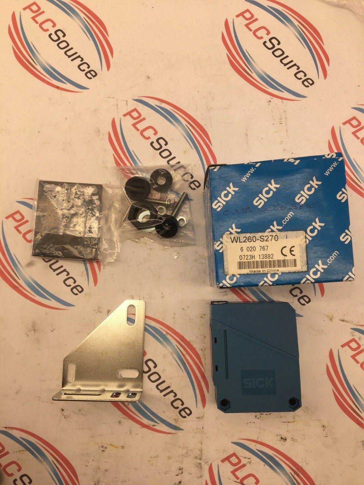 thumbnail image 2 of Photoelectric Switch Sensor WT260-R270 / WL260-S270 2 of 13