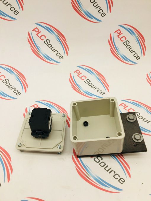 SCHNEIDER ELECTRIC HARMONY WIRELESS TRANSMITTER ZBRT1 WITH CLIPSAL HOUSING - Image 2