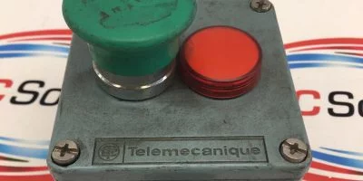 SCHNEIDER TELEMECANIQUE XAPM1202  ZBE-101 SQUARE METAL ENCLOSURE