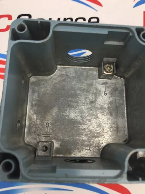TELEMECANIQUE  XAPM-1202 ZBE-101 2-BUTTON CAST METAL ENCLOSURE - Image 4