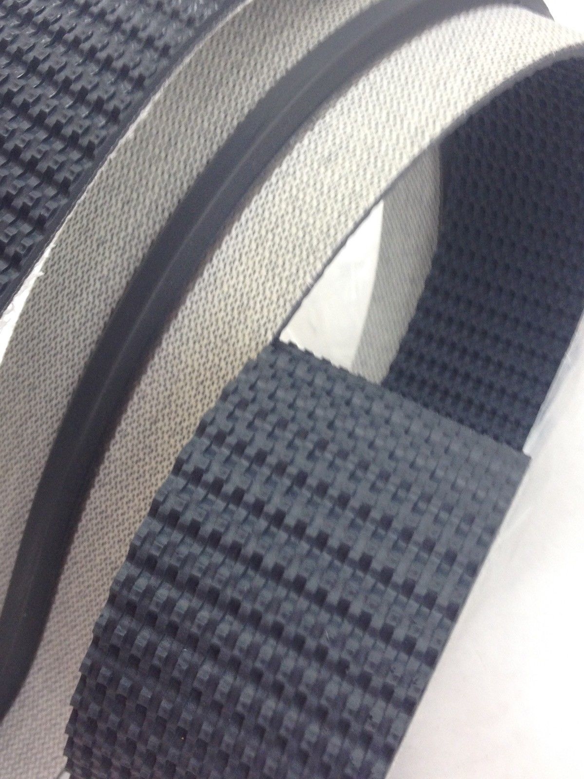 10041868/2 18/011 TOOTHED PVC CONVEYOR BELT, REVERSE SIDE GUIDE BAND (H44)