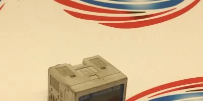 SMC DIGITAL READOUT PRESSURE SWITCH ZSE30-01-65-M 12-24VDC