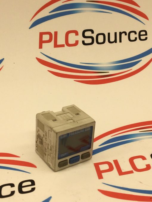 SMC DIGITAL READOUT PRESSURE SWITCH ZSE30-01-65-M 12-24VDC