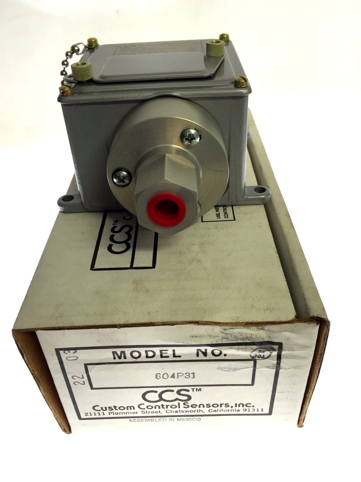 CUSTOM CONTROL SENSORS 604P31 2000/4700 PSIG 15A PRESSURE SWITCH NEW IN BOX H89 1