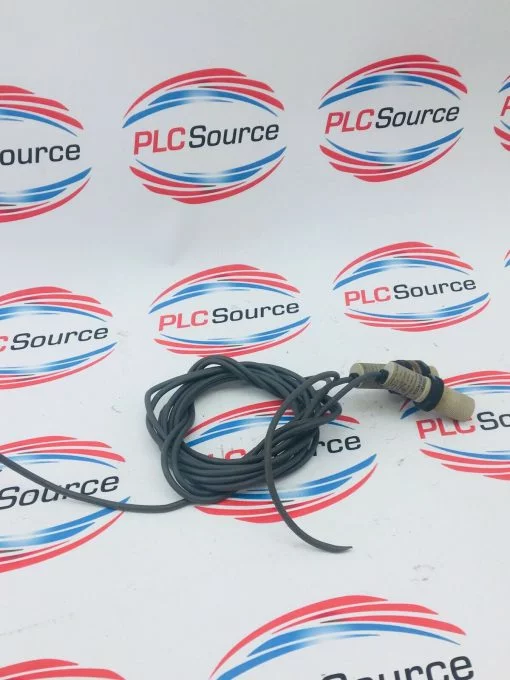 LOT OF 2 OMRON PROXIMITY SENSORS E3F2-R2C4