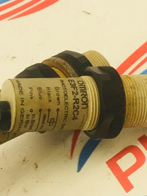 LOT OF 2 OMRON PROXIMITY SENSORS E3F2-R2C4 - Image 2