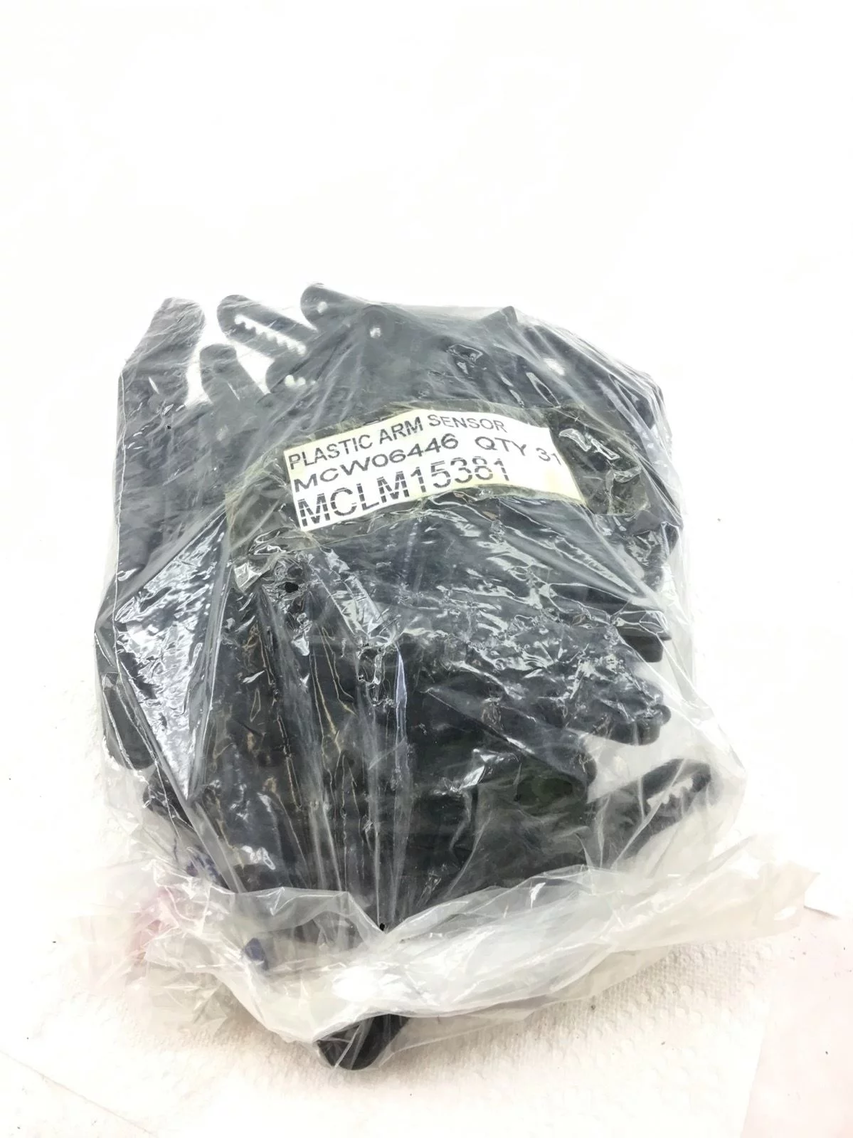 NEW IN BAG LOT OF 31Â MCW06446 PLASTIC ARM SENSORS, FAST SHIPPING! (B386) 1