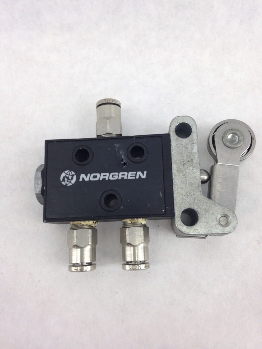 PNEUMATIC AIR LIMIT SWITCH VALVE S/667M/8 (A839)