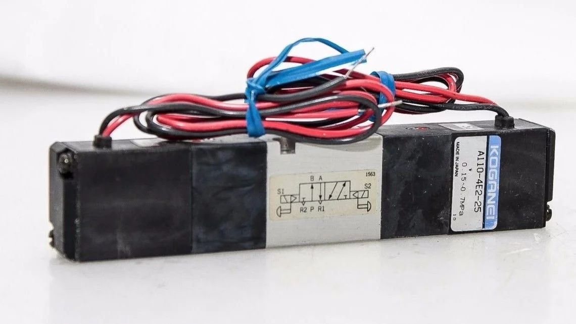 KOGANEI A110-4E2-25 24VDC 5 PORT DOUBLE SOLENOID VALVE W/O SUB BASE! NEW! (F17) 1