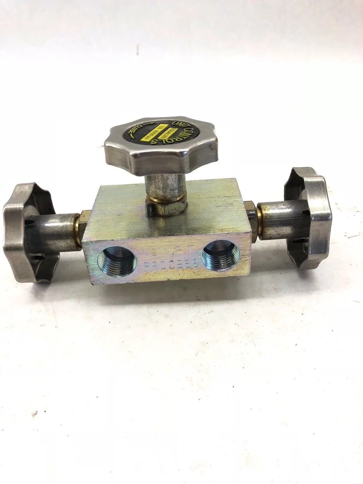 NEW UNIT CONTROLS CS 6000PSI 1/2â? NPT KNOB CONTROL VALVE MANIFOLD, (B426) 1
