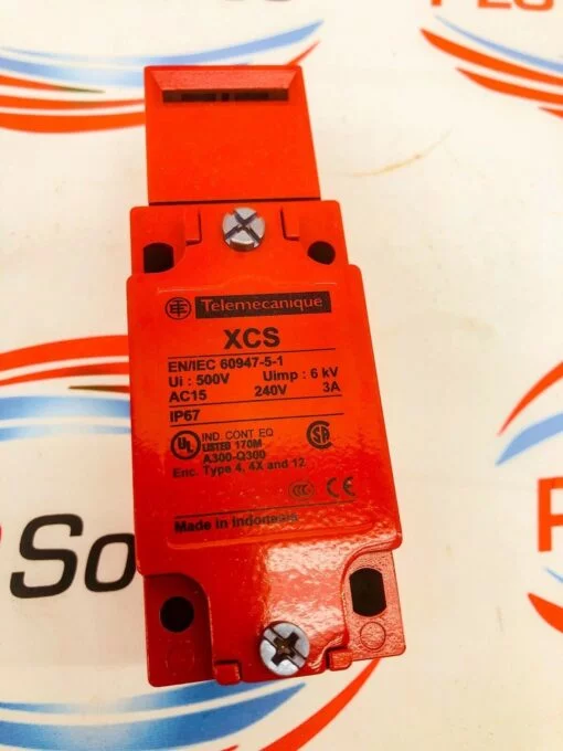 TELEMECANIQUE XCSA701 SAFETY LIMIT SWITCH - Image 4
