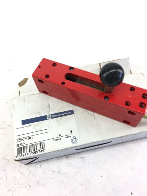 NEW IN BOXÂ TELEMECANIQUE ZCK Y101 SLIDING BOLT ACTUATOR KEY, FAST SHIP! B323 2