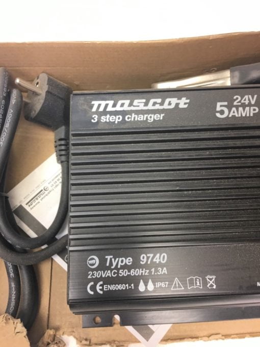 NEW IN BOX MASCOT 3 STEP 9740000067 9740 Series 24V 5A Bench Charger 230VAC B283 2