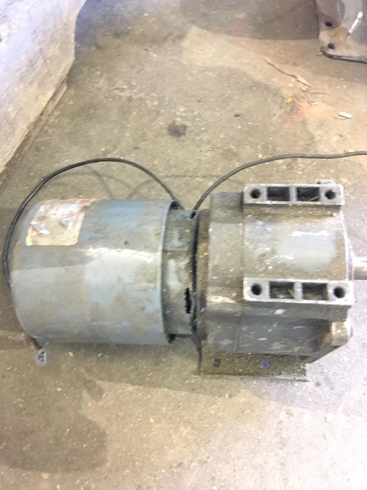 USEDÂ DAYTON 9M505 1/20 HP MOTOR, 1600 RPM TYPE 63B1, FAST SHIPPING! (NP6) 1