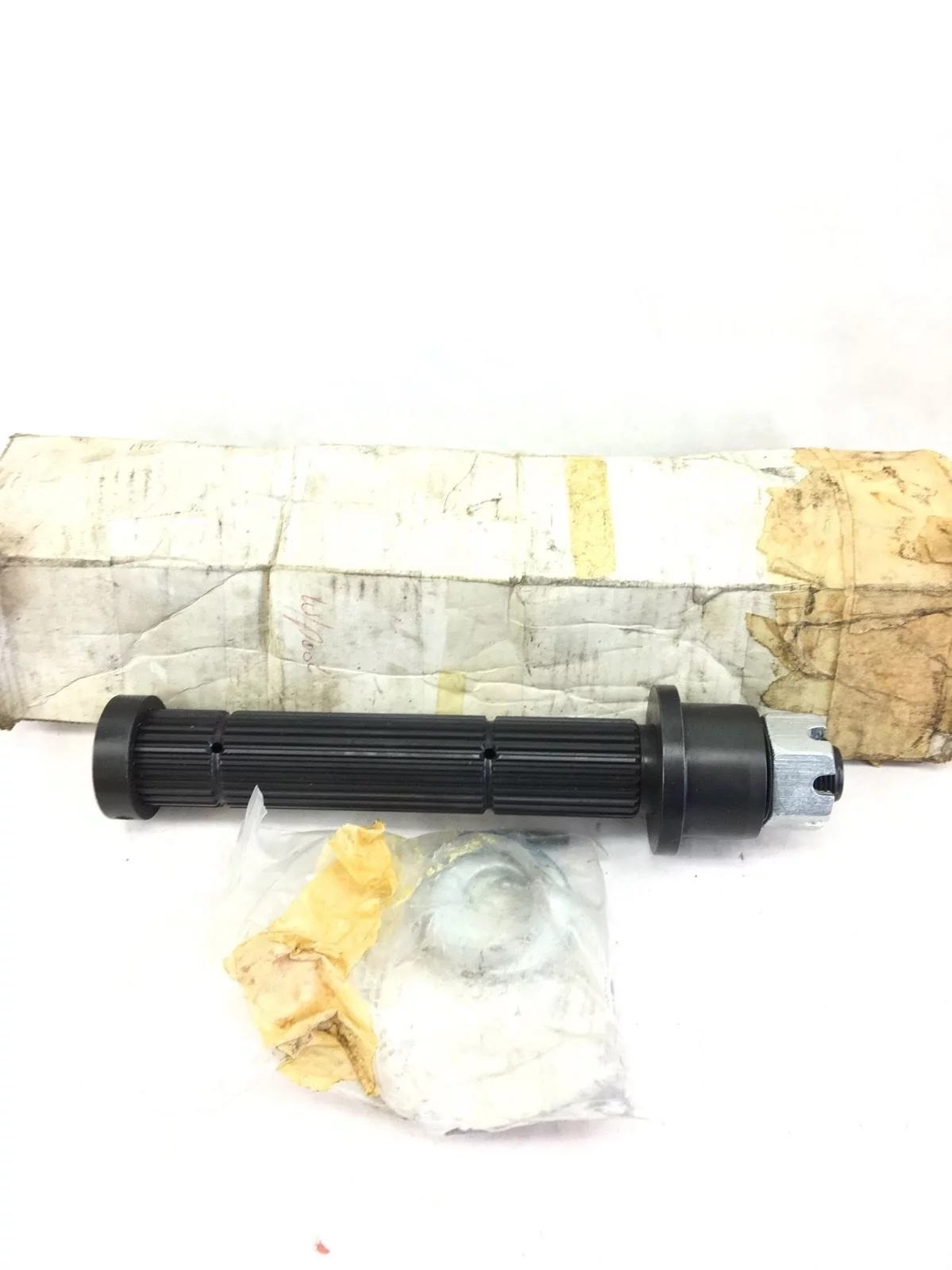NEW IN BOX CROWN 114071 CR114071 DRIVE AXLE KIT, FAST SHIPPING! B327 1