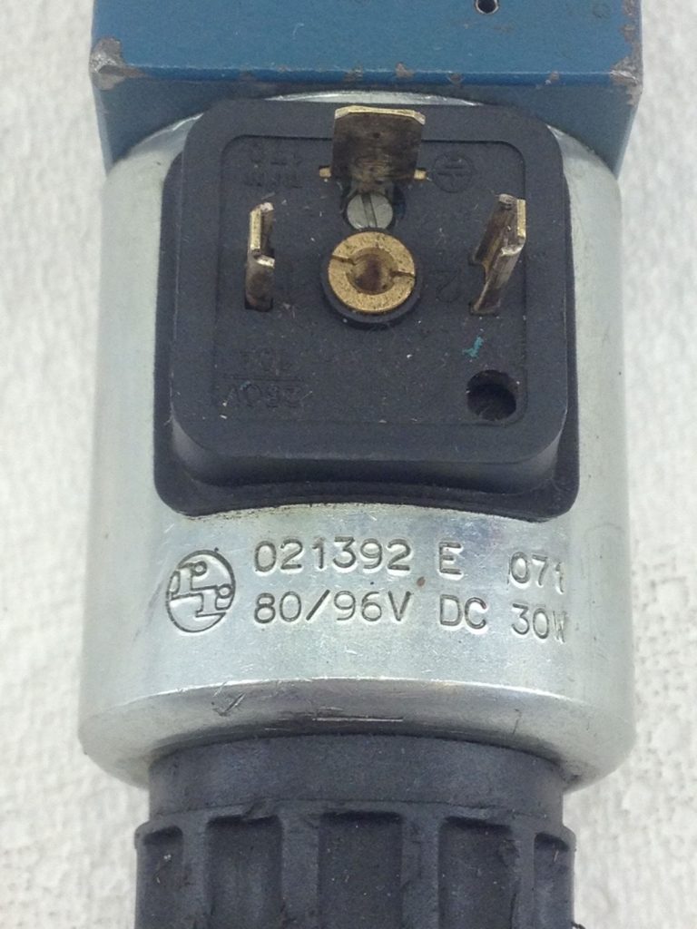 REXROTH DIRECTIONAL CONTROL VALVE A612370 (HB4)