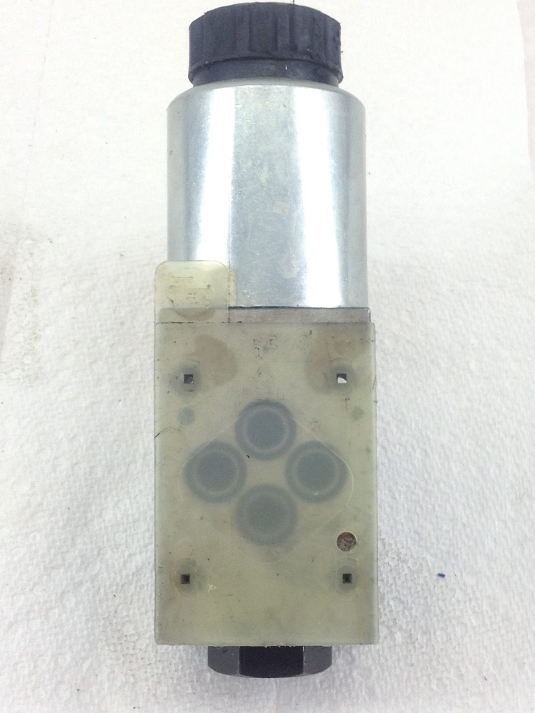 REXROTH DIRECTIONAL CONTROL VALVE A612370 (HB4)